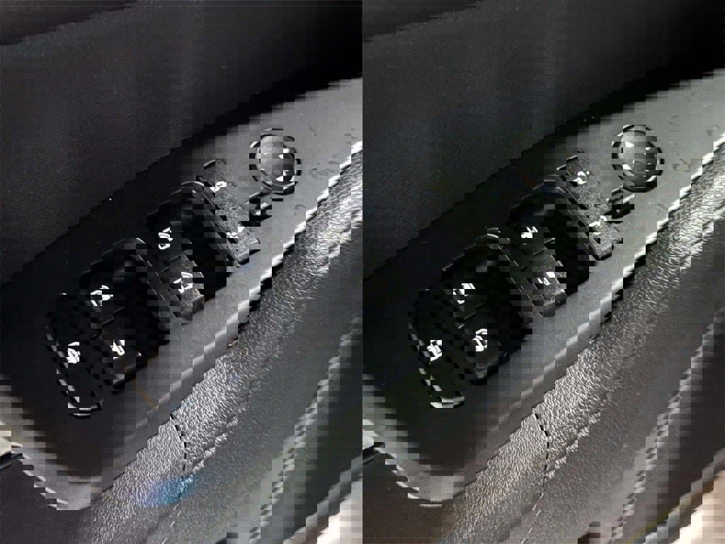 Used 2023 Kia Sportage LX image 17