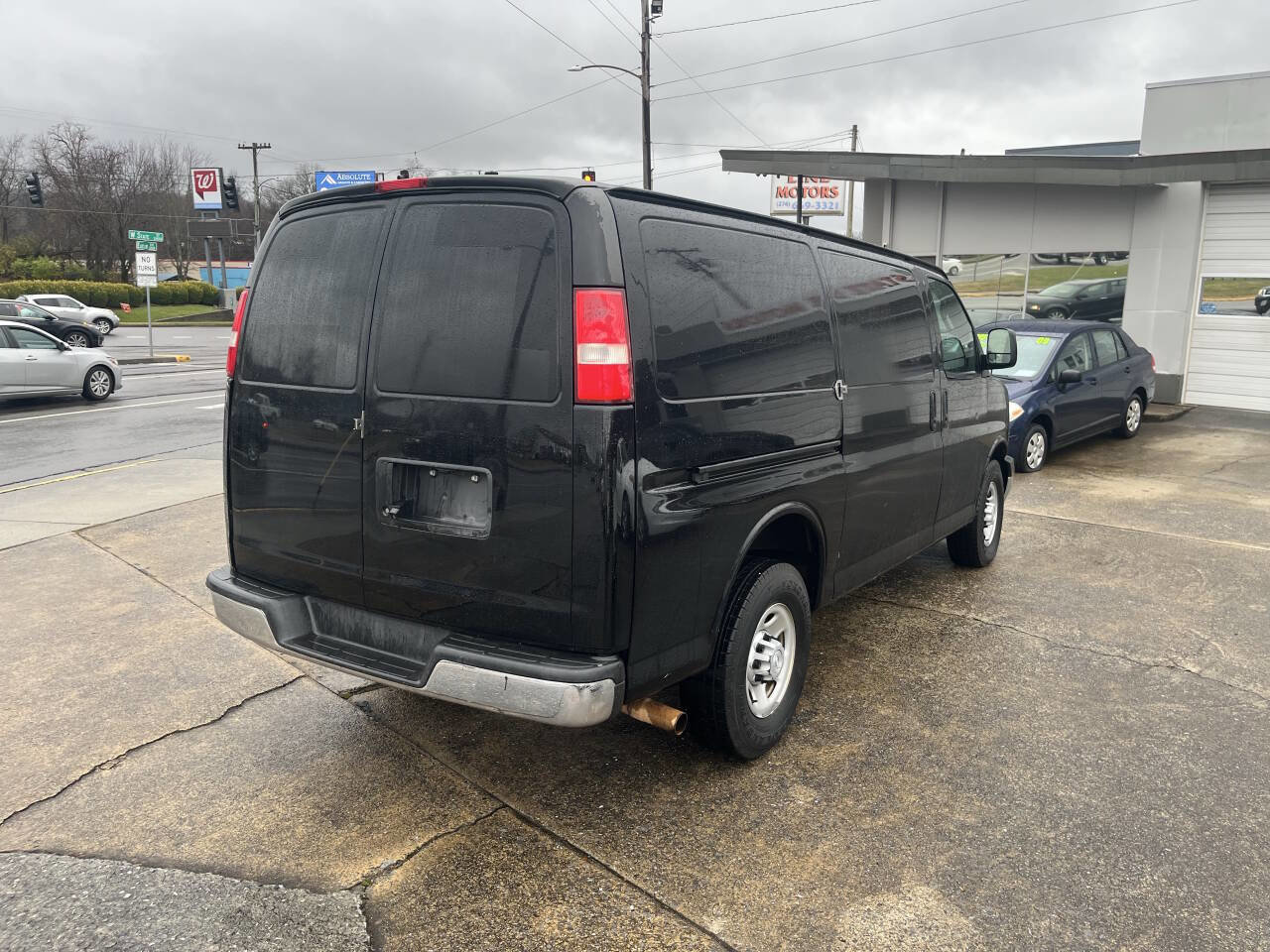 Used 2017 Chevrolet Express 2500 image 4