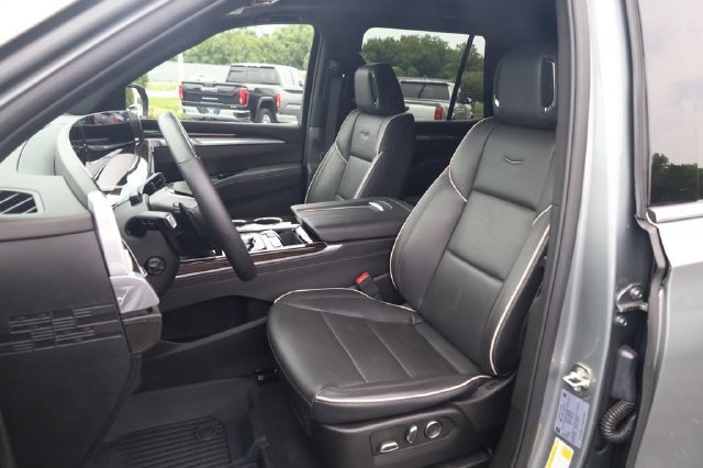 Used 2026 Cadillac Escalade Luxury w/ LPO, Floor Liner Package AWD/4WD image 19