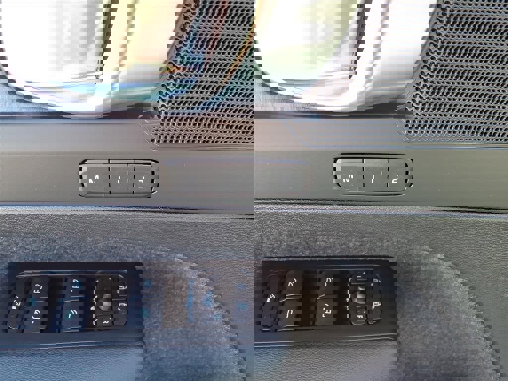 New 2026 Volvo EX40 Plus w/ Climate Package image 13