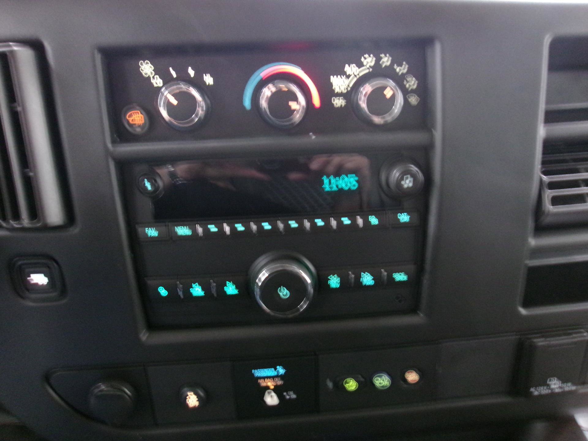 Used 2018 Chevrolet Express 3500 Extended w/ Driver Convenience Package image 7