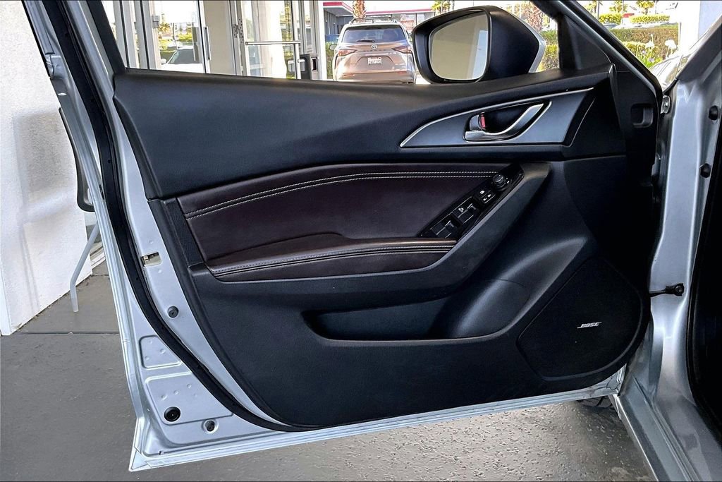 Used 2018 MAZDA MAZDA3 Grand Touring w/ Premium Equipment Package FWD image 20