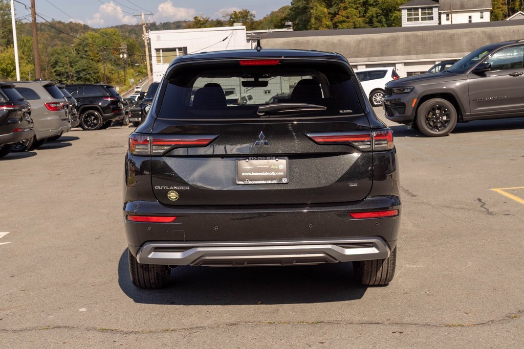Used 2025 Mitsubishi Outlander SE image 6