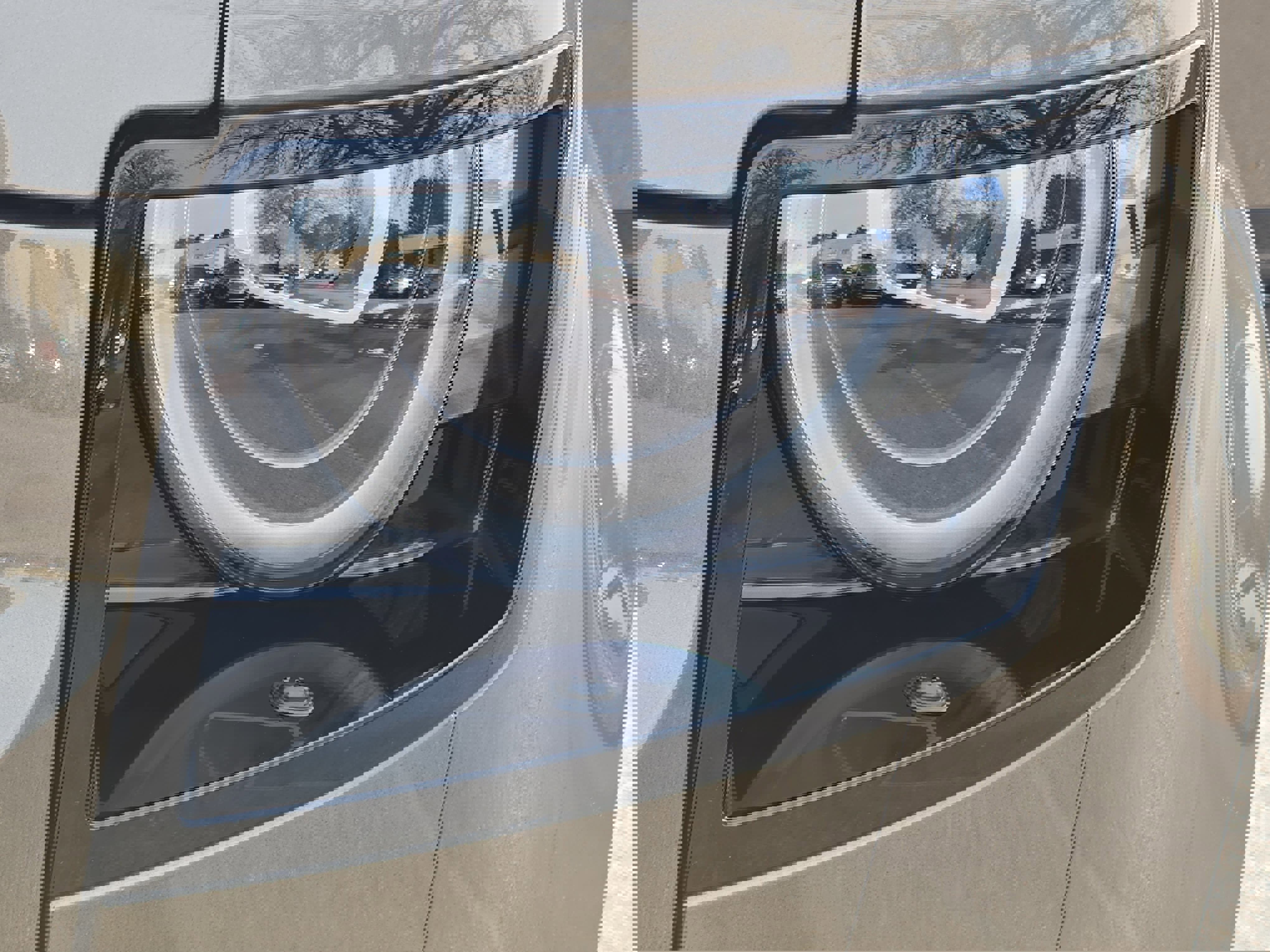 New 2026 Land Rover Defender 130 X-Dynamic SE image 32