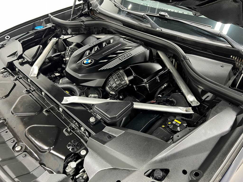Used 2022 BMW X7 M50i w/ Cold Weather Package AWD/4WD image 32