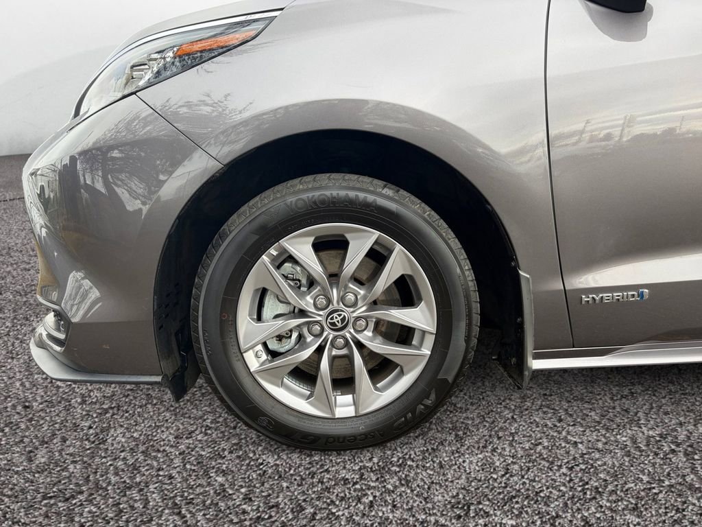 Used 2021 Toyota Sienna LE image 10