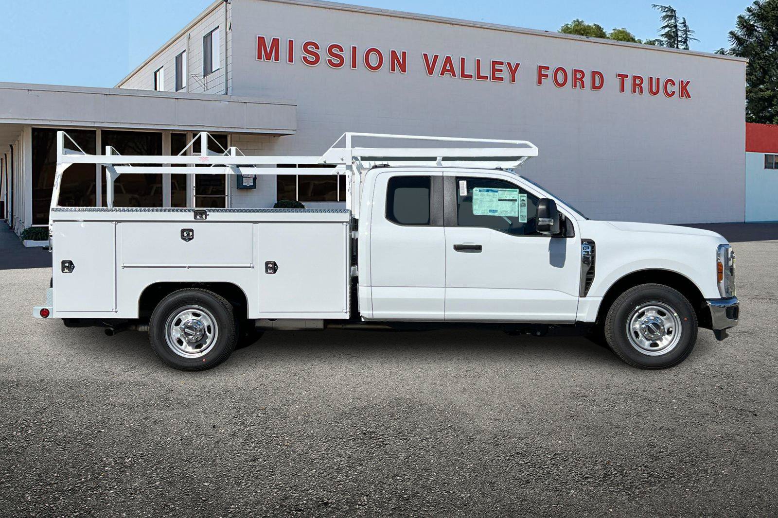 New 2026 Ford F350 XL w/ XL Chrome Package RWD image 3
