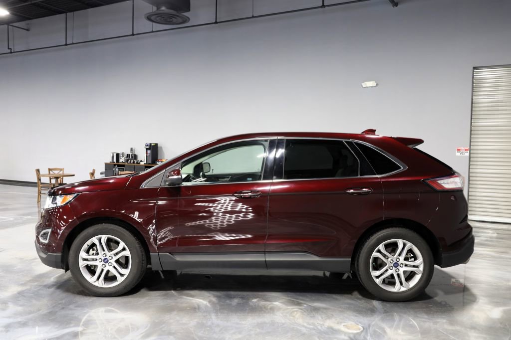 Used 2017 Ford Edge Titanium w/ Technology Package image 4