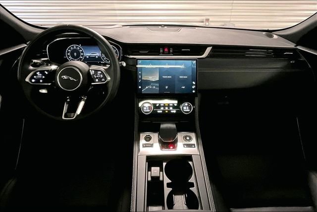 Certified 2025 Jaguar F-PACE R-Dynamic S image 18