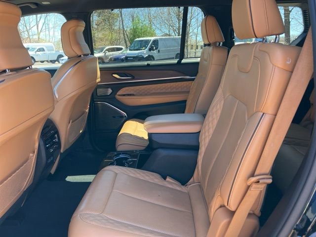 Used 2023 Jeep Grand Cherokee L Summit w/ Advanced Protech Group IV AWD/4WD image 17