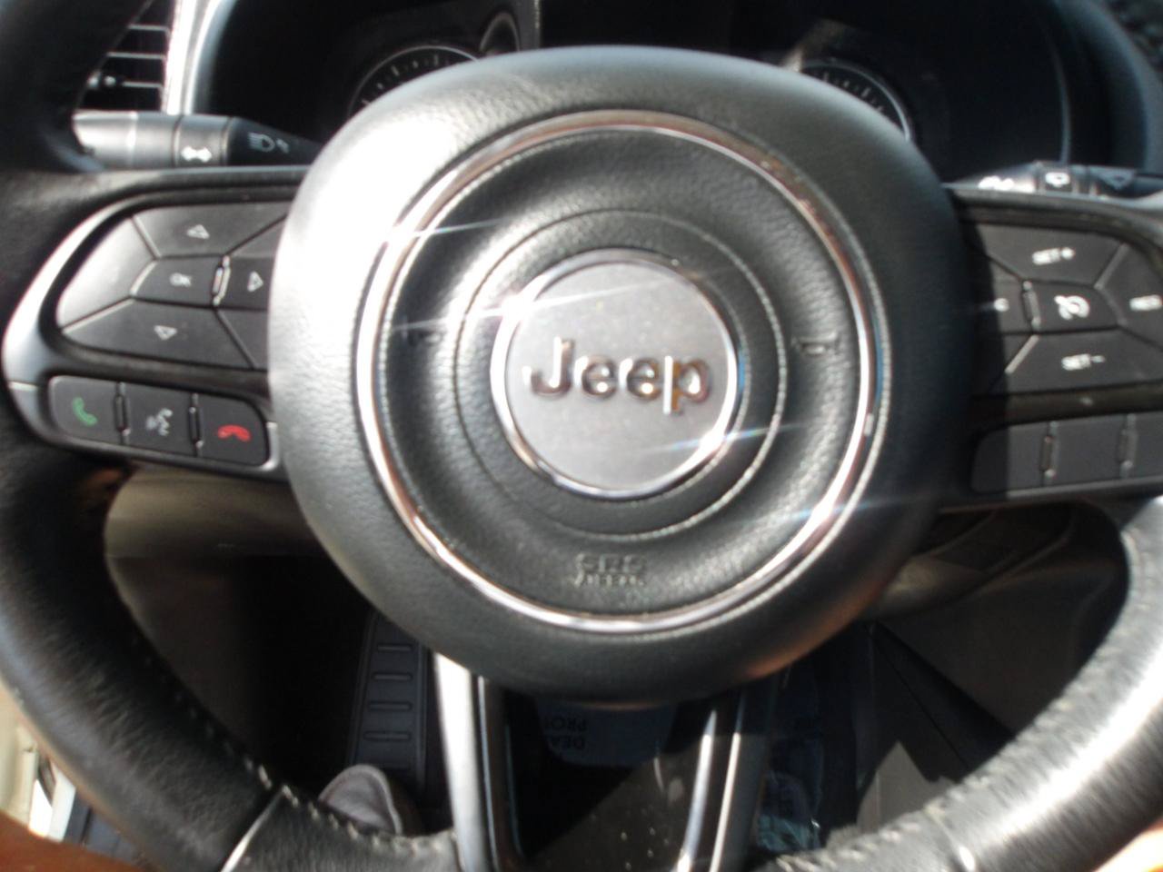 Used 2018 Jeep Renegade Altitude FWD image 20