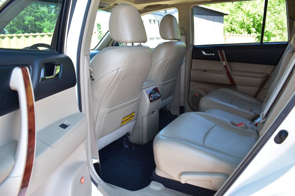 Used 2013 Toyota Highlander Limited AWD/4WD image 22