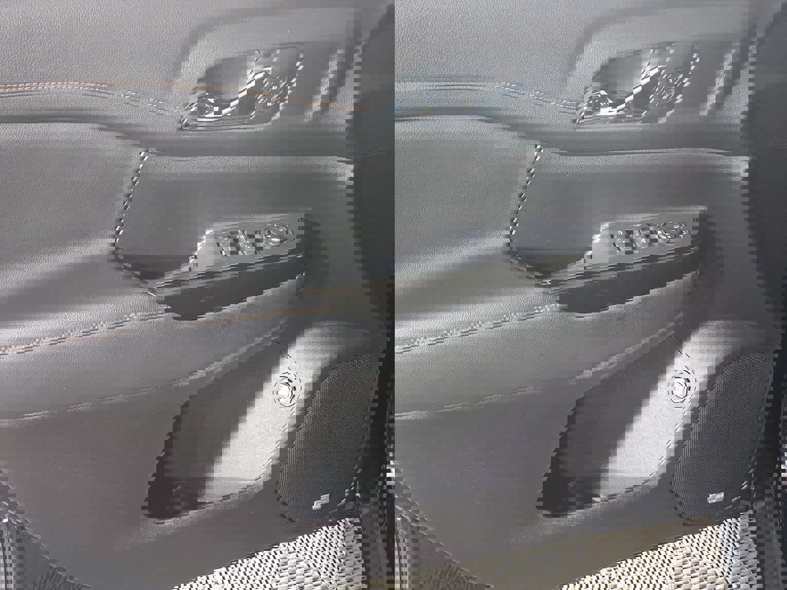 Used 2022 GMC Acadia AT4 w/ Trailering Package image 9