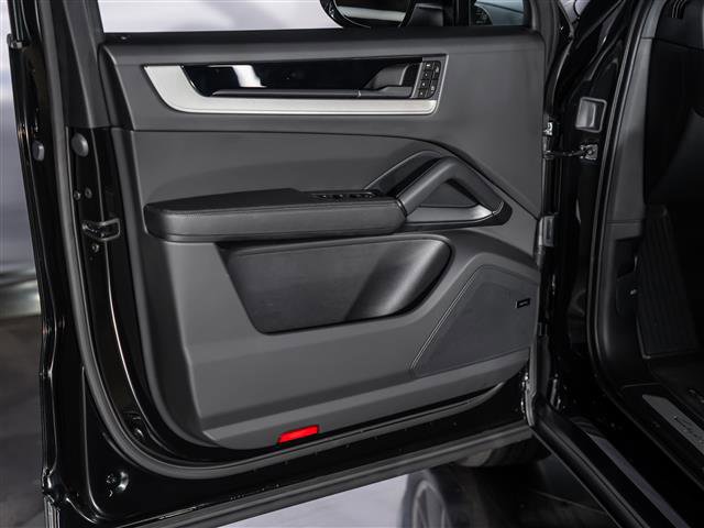 Certified 2025 Porsche Cayenne Coupe image 23