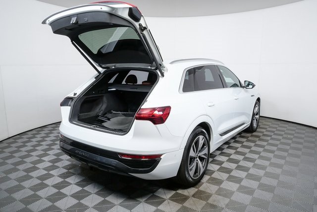 Used 2024 Audi Q8 e-tron Premium Plus image 28