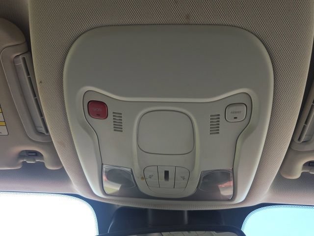 Used 2020 Jeep Renegade Altitude w/ UConnect 8.4 Nav Group FWD image 24