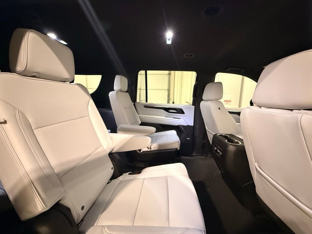 Used 2025 Chevrolet Suburban Premier image 30
