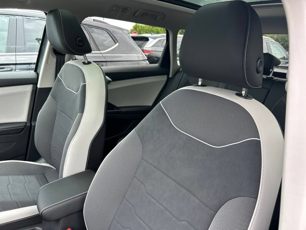 New 2026 Volkswagen Taos SE w/ Panoramic Sunroof Package FWD image 21
