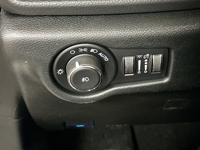 New 2026 Chrysler Pacifica Select AWD/4WD image 11