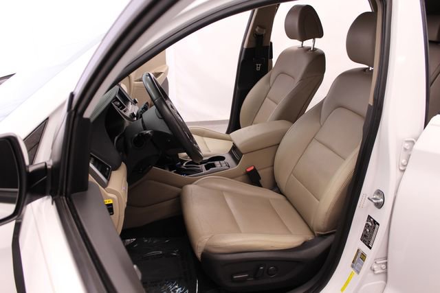 Used 2016 Hyundai Tucson Limited w/ Option Group 03 FWD image 16