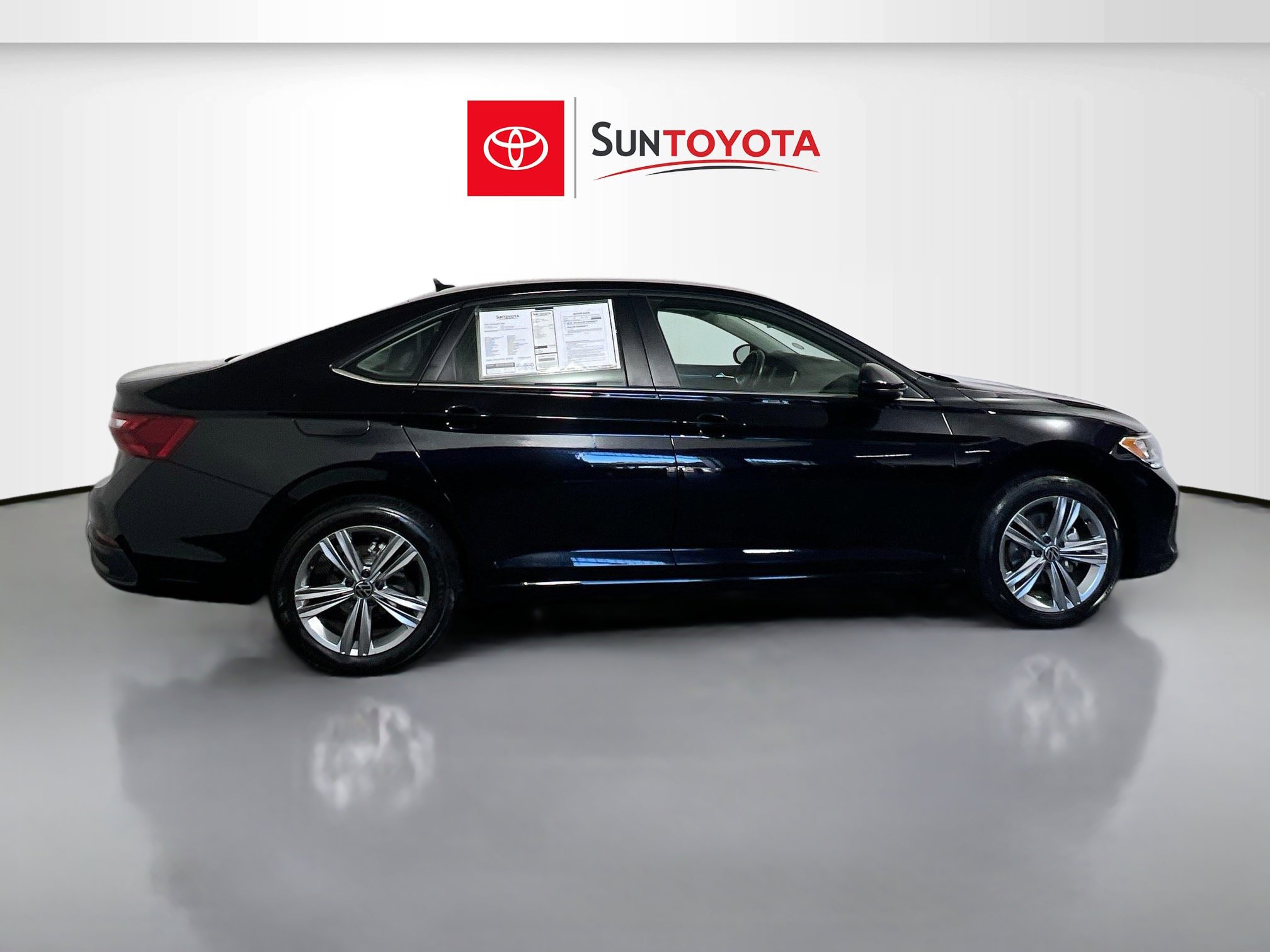 Used 2024 Volkswagen Jetta SE image 2