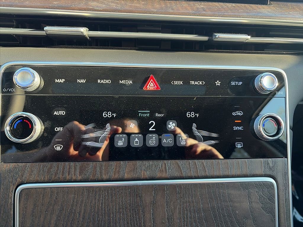 Used 2025 Genesis GV80 2.5T Select image 10