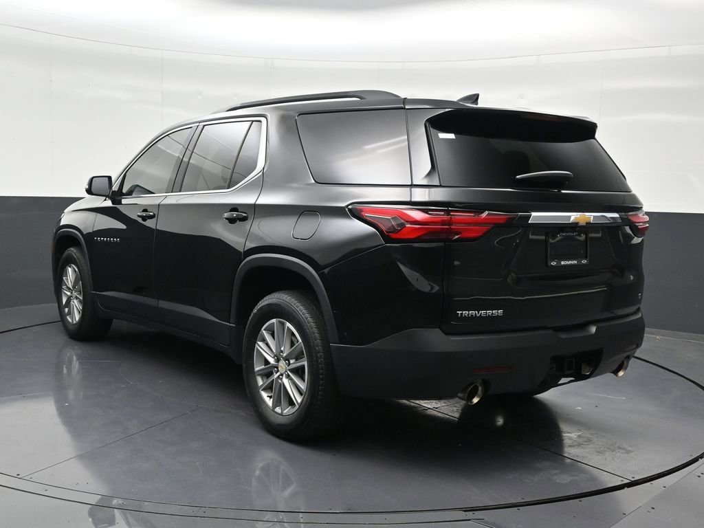 Used 2022 Chevrolet Traverse LT image 3