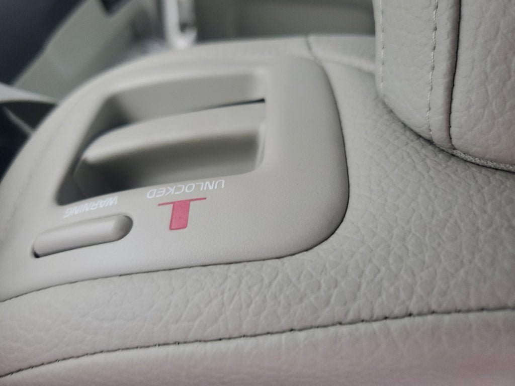 Used 2023 Volvo XC60 B5 Plus FWD image 56