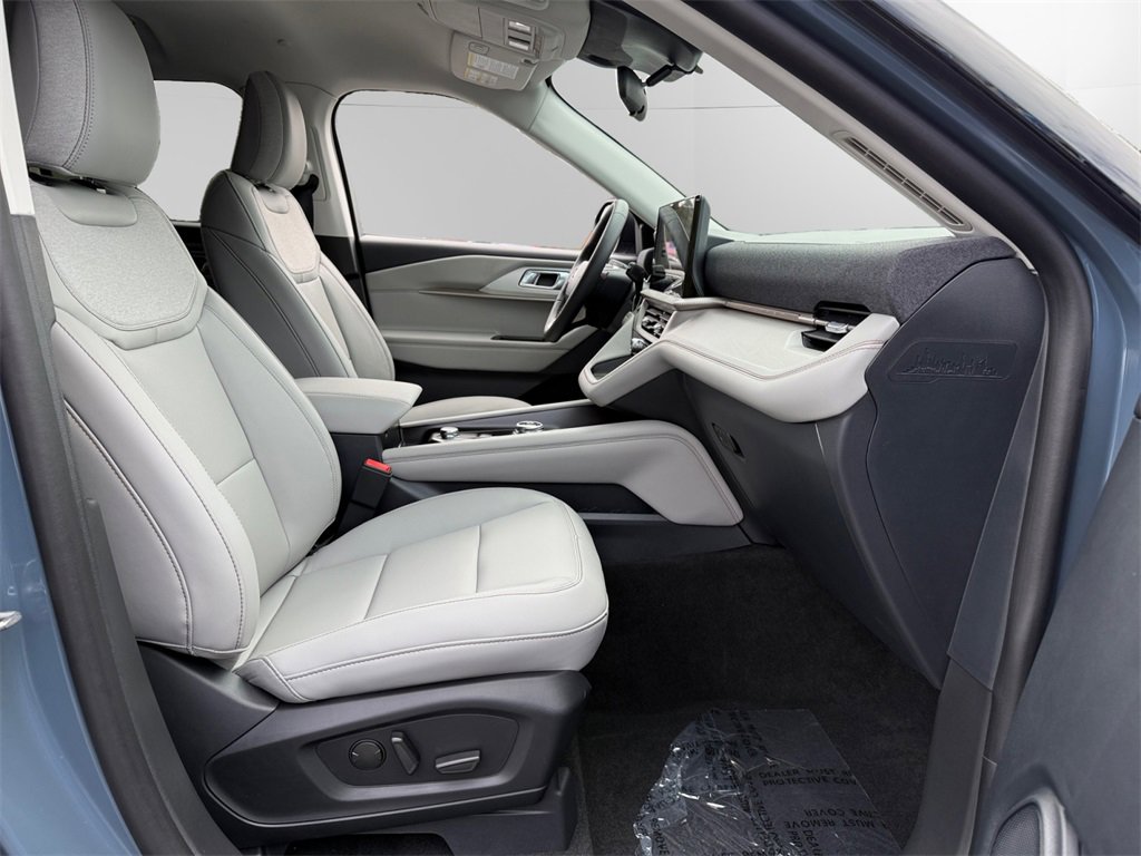 New 2025 Ford Explorer Active w/ Active Comfort Package image 12