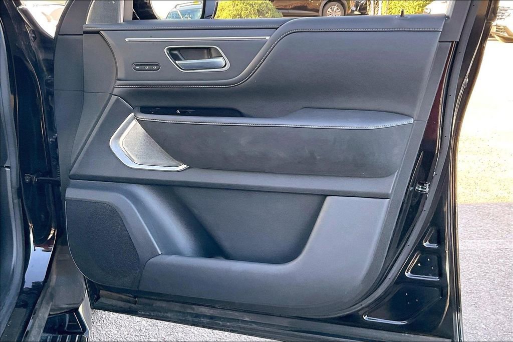 Used 2025 INFINITI QX80 Sensory image 23