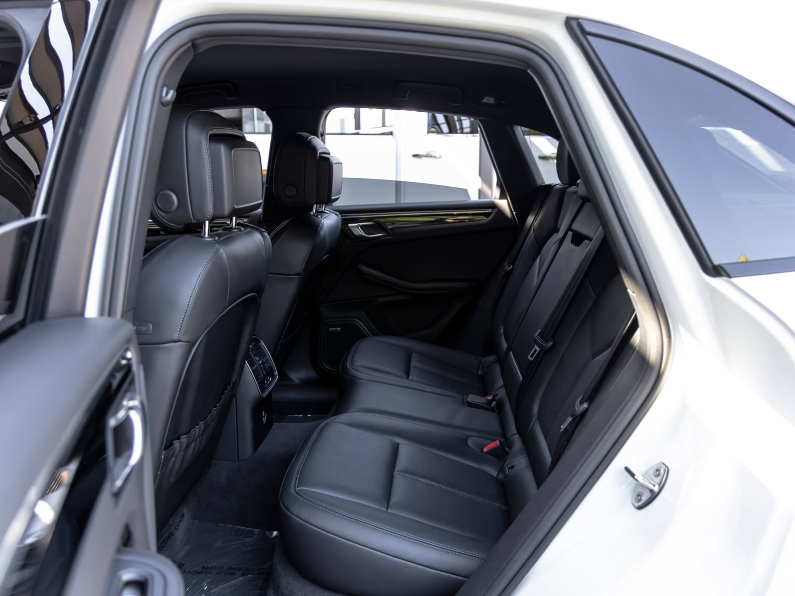 Certified 2026 Porsche Macan AWD/4WD image 45