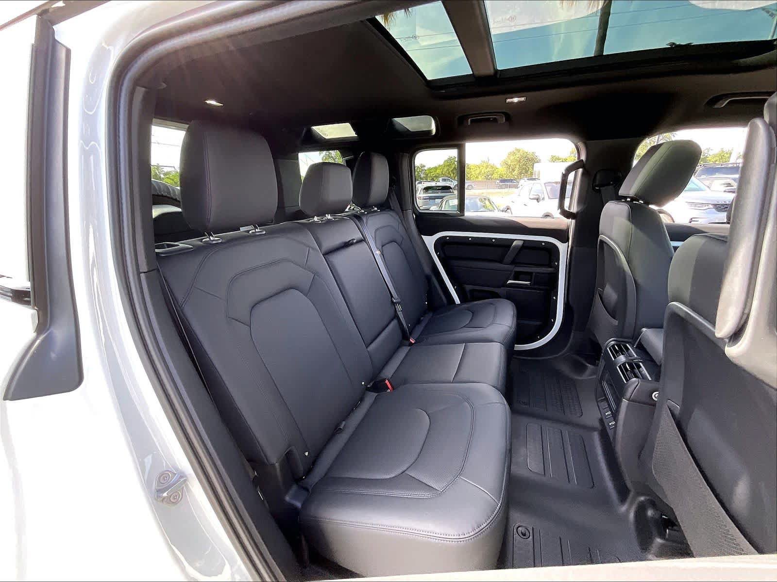 New 2026 Land Rover Defender 110 X-Dynamic SE AWD/4WD image 27