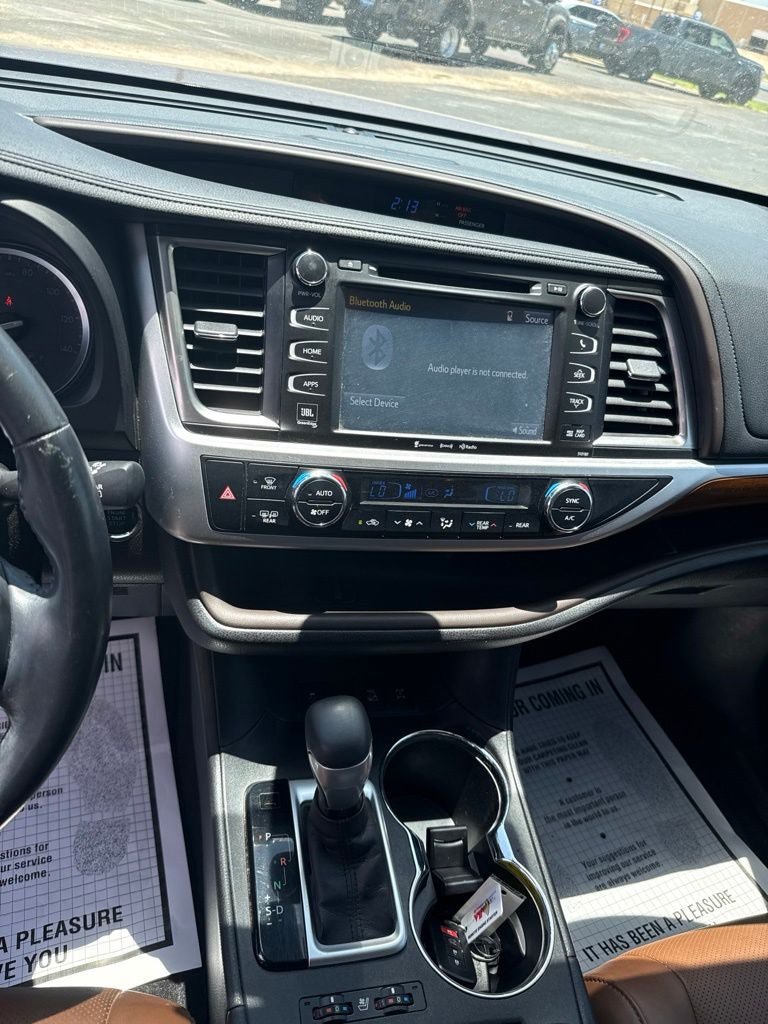 Used 2017 Toyota Highlander Limited Platinum AWD/4WD image 10