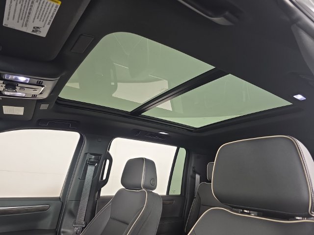 Used 2026 Chevrolet Suburban Premier w/ Sun And Tow Package AWD/4WD image 25