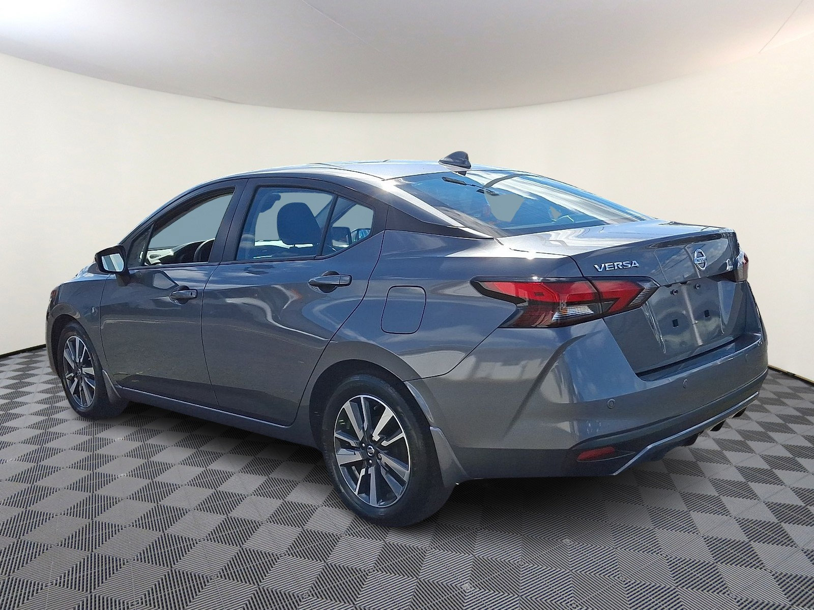 Used 2021 Nissan Versa SV FWD image 5