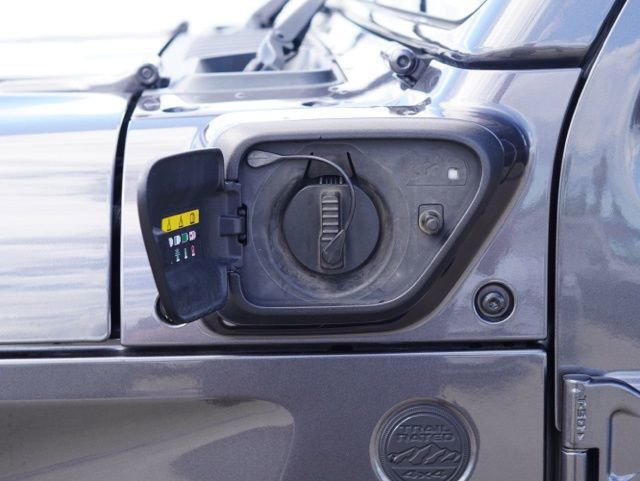 Used 2021 Jeep Wrangler Unlimited Sahara w/ Cold Weather Group AWD/4WD image 9