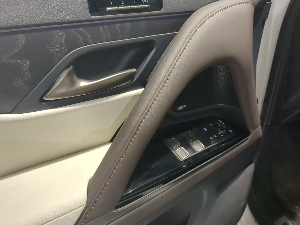 Used 2024 Lexus LX 600 4WD w/ Appearance Package image 18