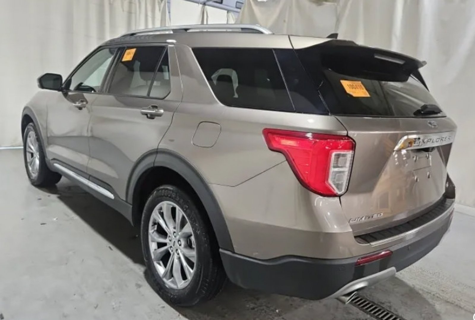 Used 2021 Ford Explorer Limited AWD/4WD image 2
