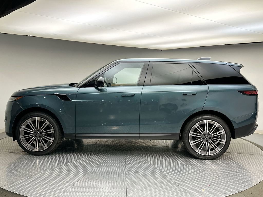 New 2025 Land Rover Range Rover Sport SE image 2