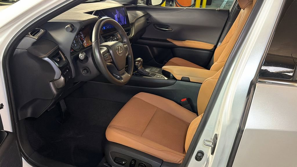 Used 2023 Lexus UX 250h AWD w/ Accessory Package (Z1) image 27