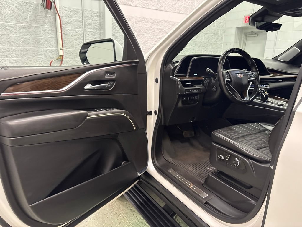 Used 2021 Cadillac Escalade Sport Platinum w/ Heavy-Duty Trailer Package AWD/4WD image 13