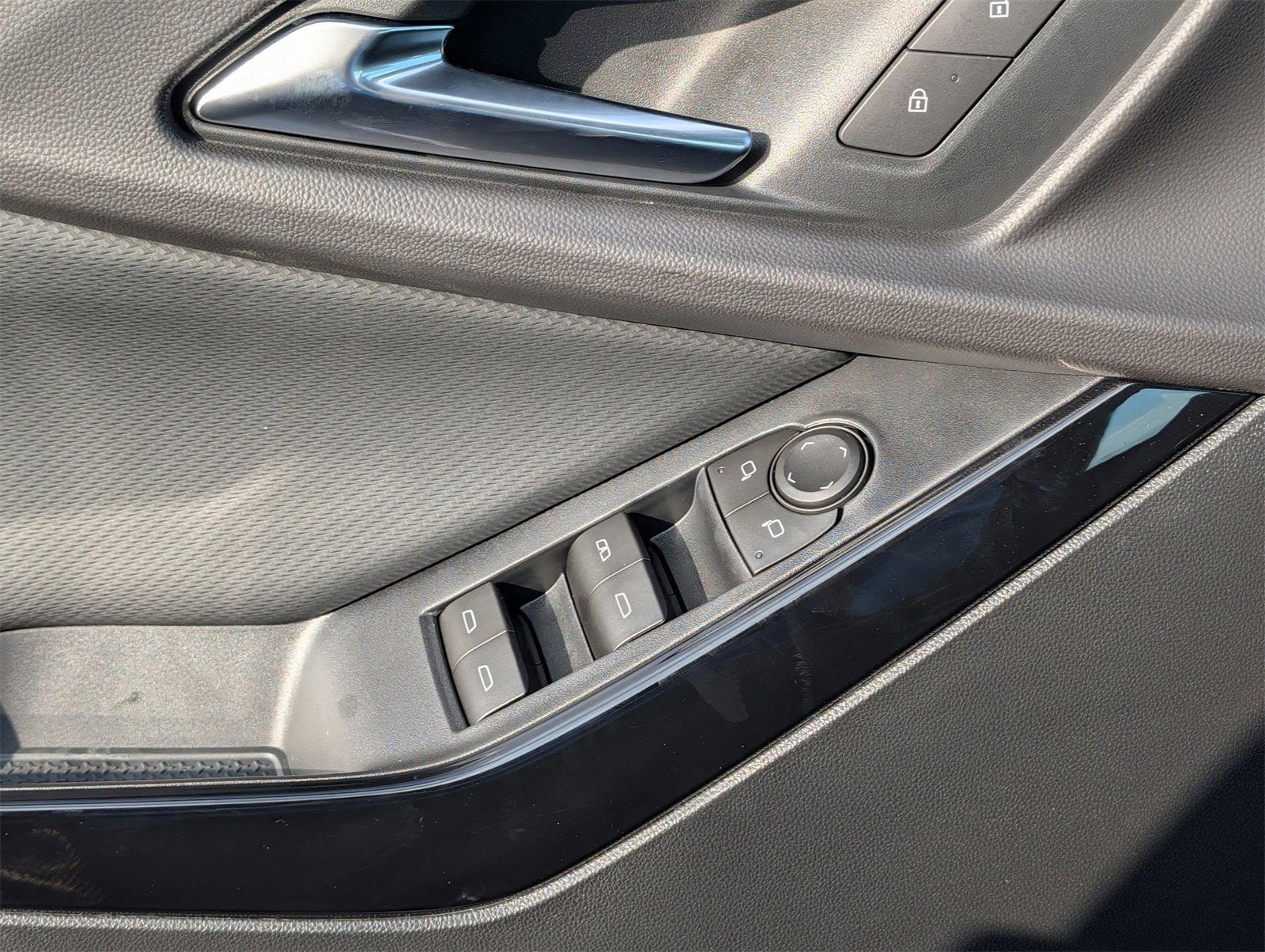 New 2026 Chevrolet Equinox LT image 16