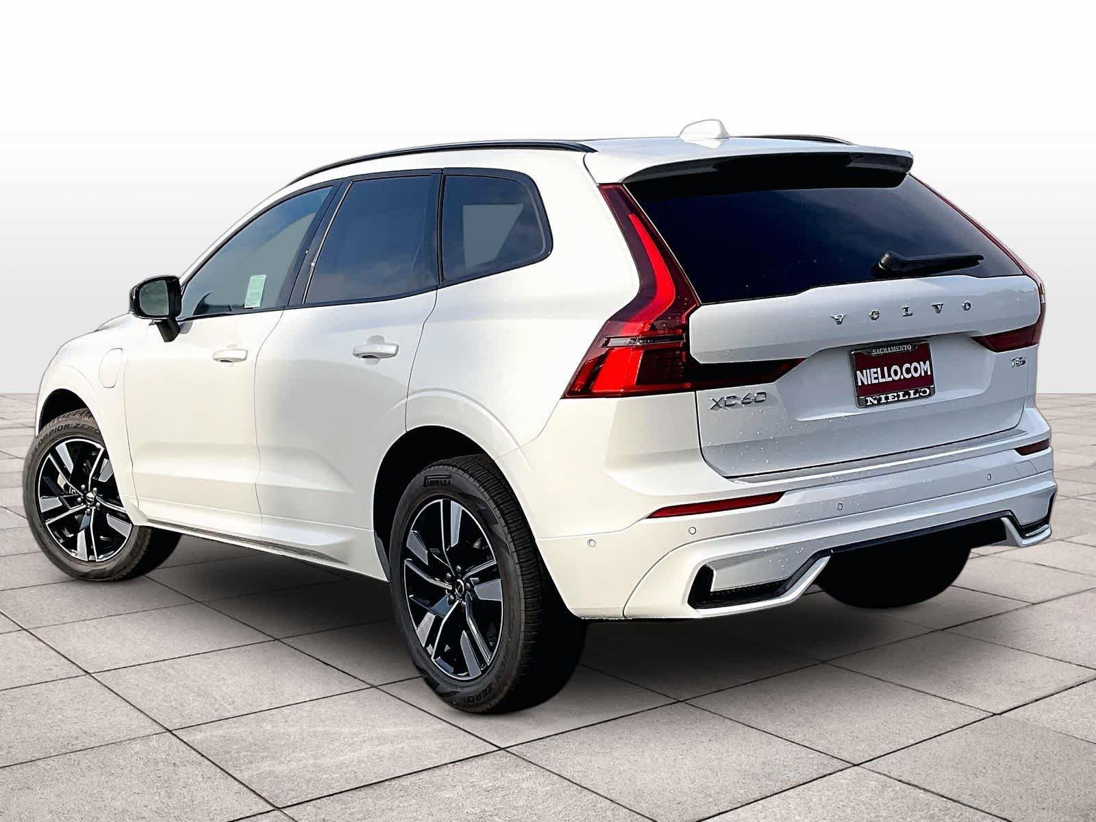 New 2027 Volvo XC60 T8 Plus AWD/4WD image 3