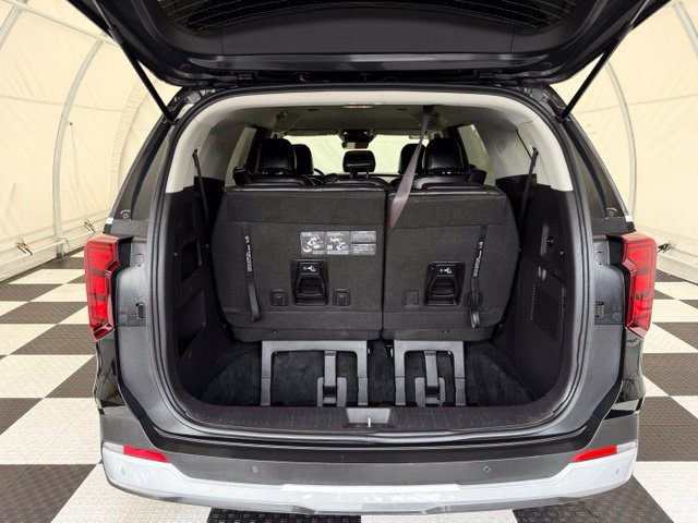 Used 2025 Kia Carnival FWD image 4