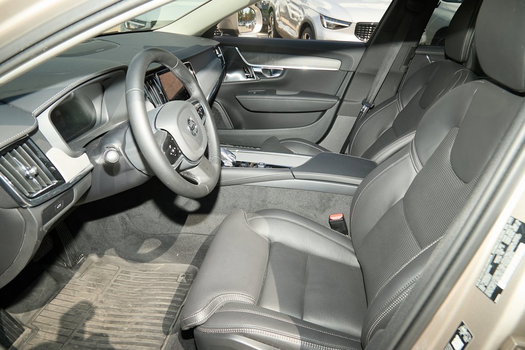 New 2026 Volvo V90 B6 Cross Country Ultra w/ Climate Package image 16