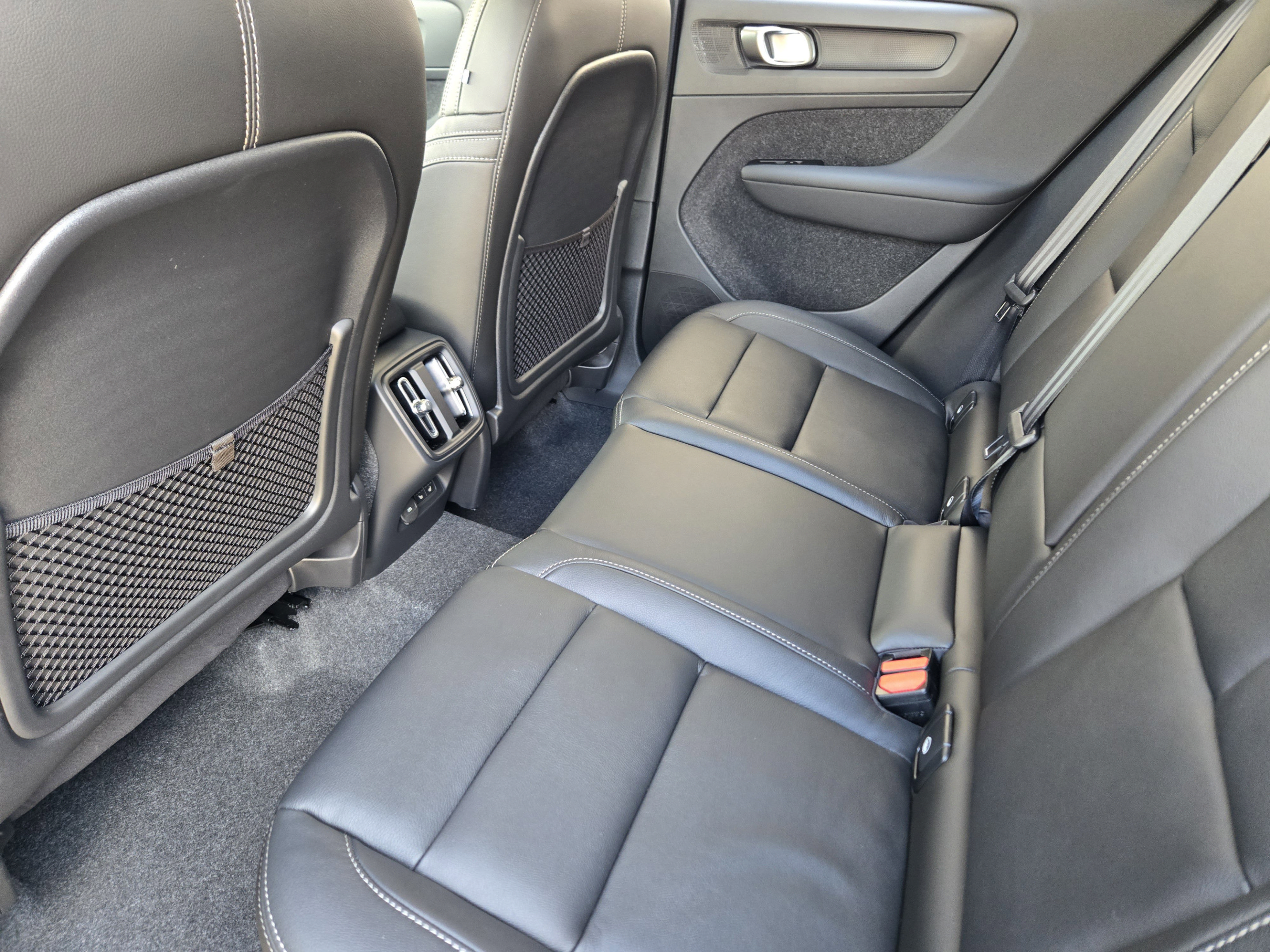 New 2026 Volvo XC40 B5 Core w/ Climate Package AWD/4WD image 26