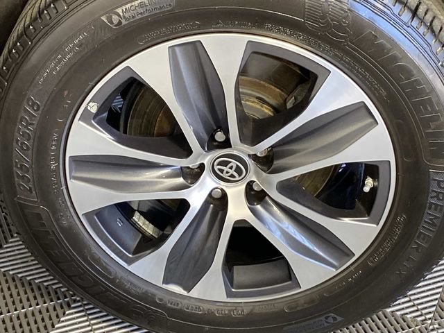 Used 2024 Toyota Highlander XLE AWD/4WD image 28