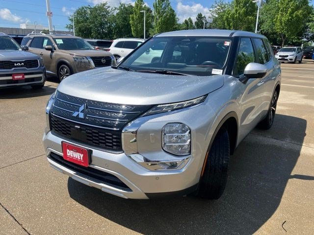 Used 2023 Mitsubishi Outlander SE AWD/4WD image 3