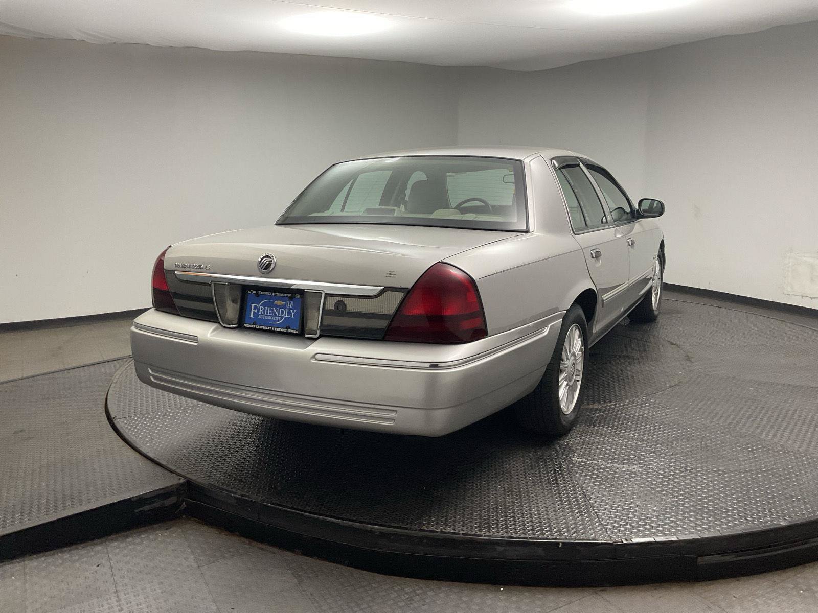 Used 2010 Mercury Grand Marquis LS RWD image 7