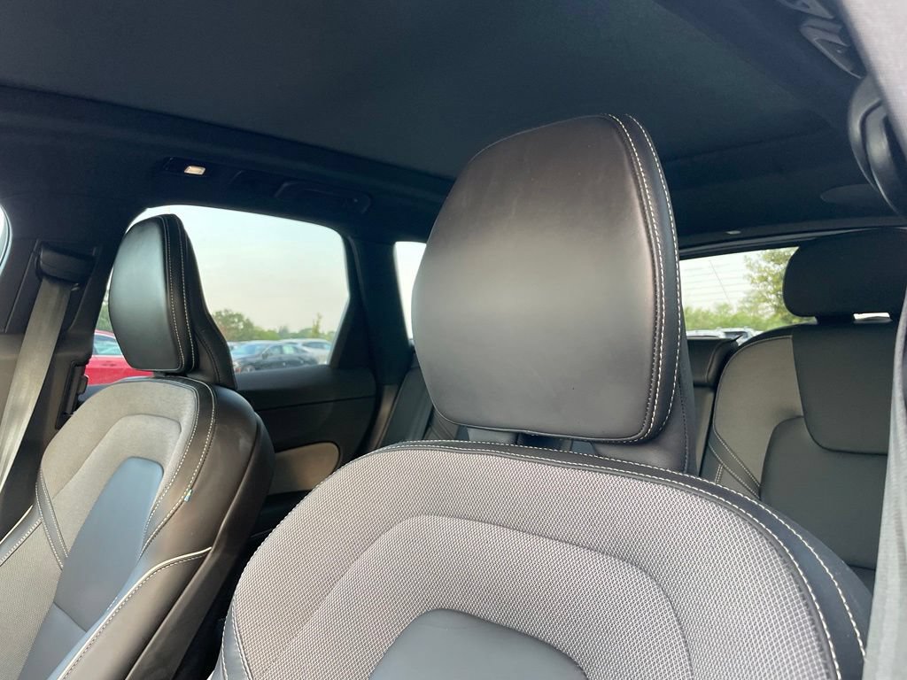 Used 2022 Volvo XC60 B5 R-Design AWD/4WD image 22